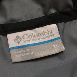 Columbia rain shell kids XL GUC. Used a few times